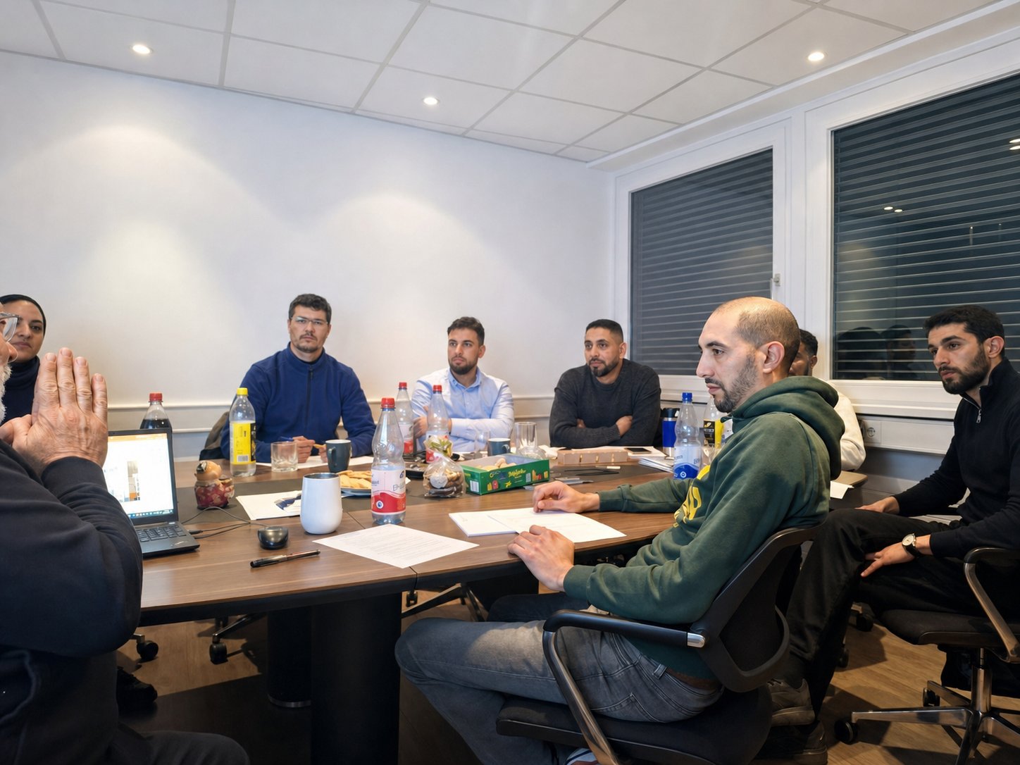 Fachliche Abstimmung des AMS Teams bei einer technischen Schulung